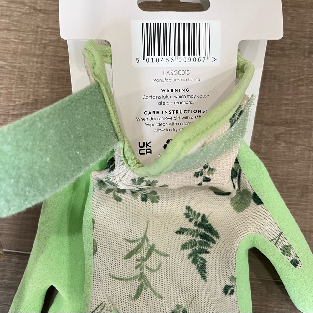 Bundle of Laura Ashley Gardening Gloves &‎ A Set of 2 Kitchen Aid Tea Towels NEW - Picture 6 of 9